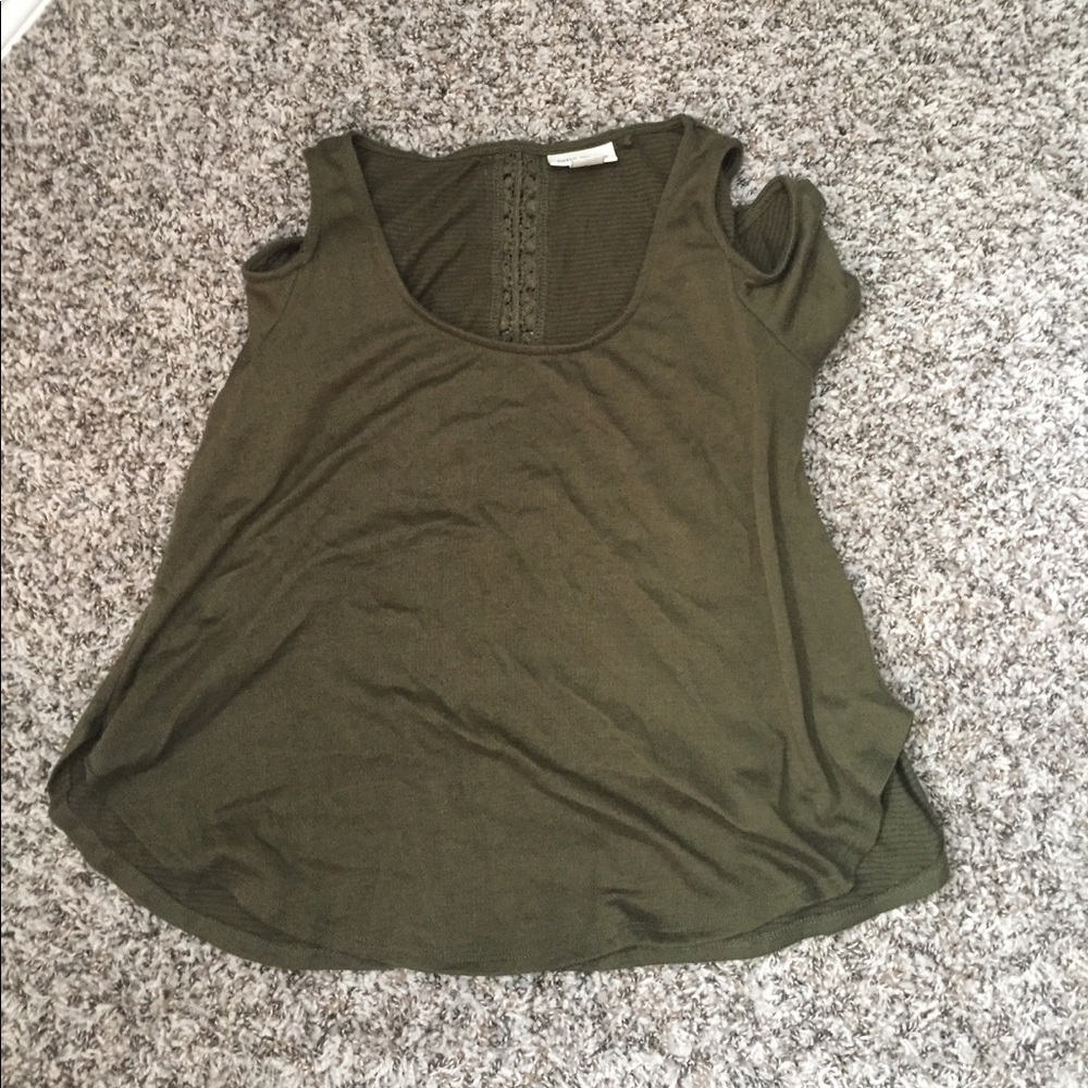 Belle Du Jour Could Shoulder Top